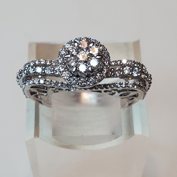 Original Design 14K white Gold Diamond Ring - Picture 6 of 11